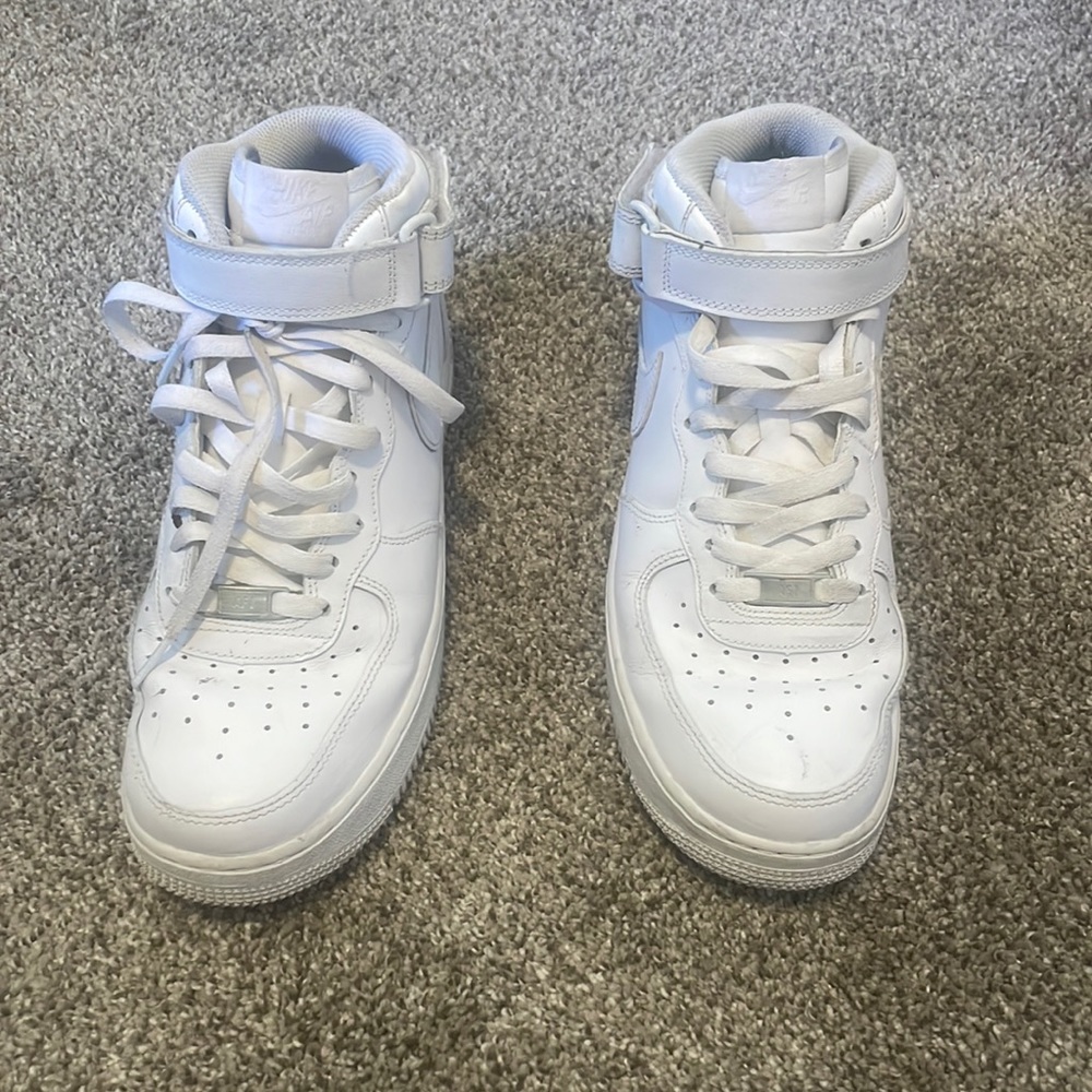 Men’s Nike Air Force 1 high top. Size: 9.5